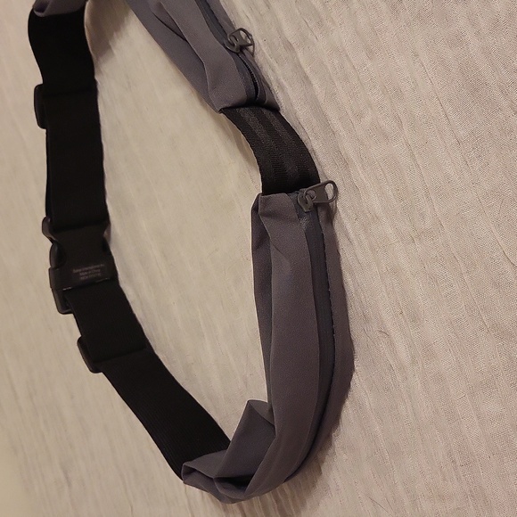 Sports belt for running or traveling grey and black - Picture 7 of 9